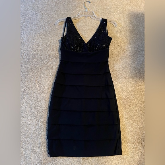 Black sequin top cocktail dress - Picture 3 of 4